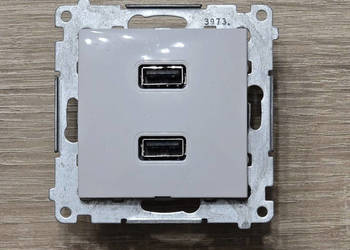 Kontakt Simon 54 Ładowarka USB podwójna, A+A, 2,1A, biały DC2USB.01/11