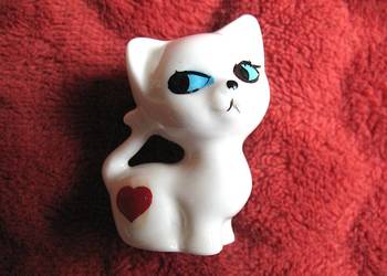 Kot - malutki - figurka porcelana - 5 x 4 x 3 cm