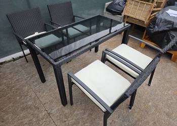 Zestaw mebli ogrodowych antracyt 4 fotele stół poduchy technorattan