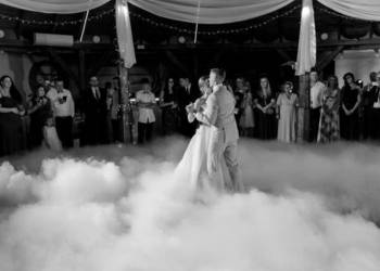 Ciężki dym suchy lód ślub wesele fontanny iskier