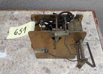 651 Mechanizm starego zegara ściennego