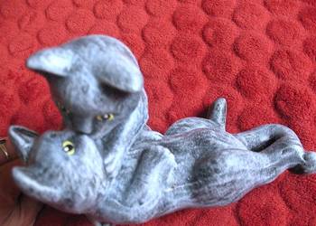 KOT - Całujące się koty 12 x 19 x 13 cm szara rzeźba z ceramiki