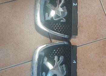 Emblemat Logo znaczek maski grill Peugeot 308 9680505177
