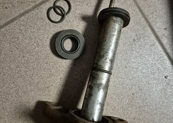 Oprawa trójramienna z łożyskiem  uszczelniacze Bizon oryginał tłoczek