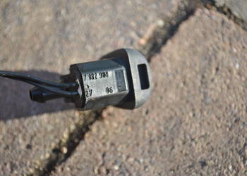 Dysze spryskiwaczy szyby czołowej BMW E60 E61