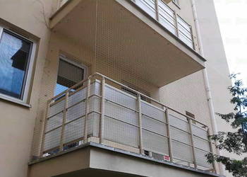 Założenie siatki na balkon przeciw gołębiom Warszawa Montaż siatki balkon