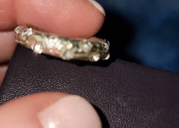 Obraczka z krysztalkami