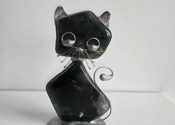 Figurka kota wykonana z ciemnozielonego kamienia. Oryginalna i unikalna dek