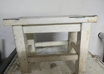 Drewniany taboret z czasów PRL