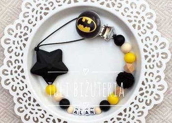 Zawieszka do smoczka z imieniem dziecka Batman