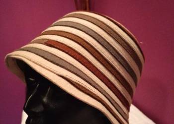 Kapelusz damski jesienno – zimowy typu bucket 100 % wełna.