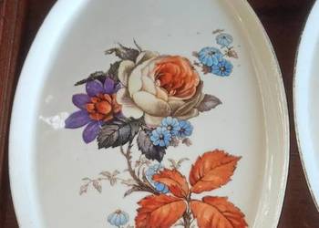 Patera, różane bukiety, na białej porcelanie. Matowy spód.