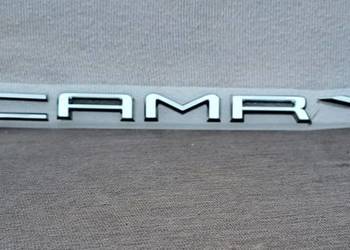75442-06290 emblemat napis klapy bagażnika Toyota Camry 2018–2024