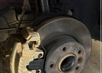 Tarcze klocki zaciski BMW e90