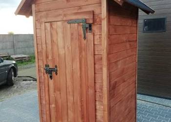 WC, latryna, sławojka, wychodek z dwuspadowym dachem