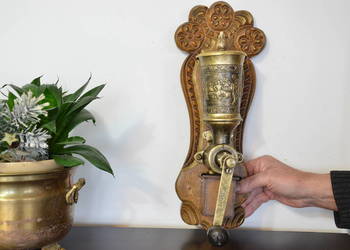 cynowy MŁYNEK wiszący do kawy b.stary sygnowany