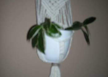 Makrama – plecionka do powieszenia z miejscem na kwiat doniczkowy