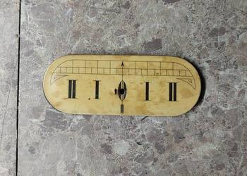 44 Wychylnik wahadła starego zegara