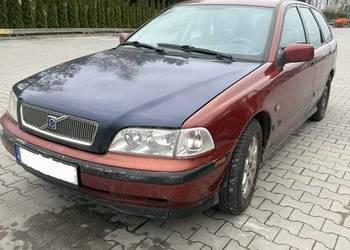 VOLVO V40 1.8