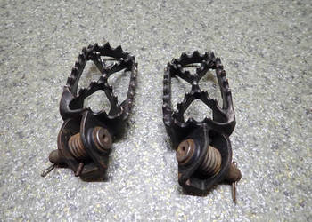 DWA PODNÓŻKI KIEROWCY TM RACING MX 250 4T 06R SX 450 530