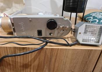 Lampa błyskowa stara do aparatu  i skórzane etui.