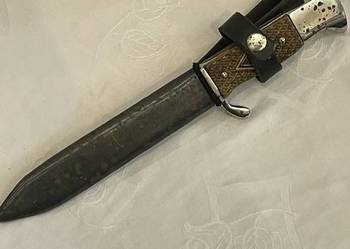 Niemiecki nóż z okresu II wojny światowej – z grawerem i pochwą