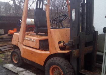 Wózek widłowy, sztaplarka, Toyota 2,5T, UDT