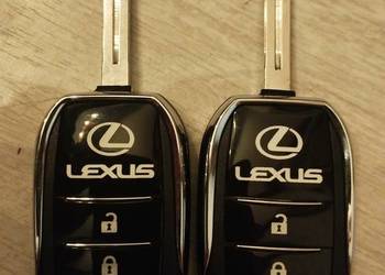 Sprzedam dwie obudowy typu scyzoryk pasujące do Lexusa is 200 MK1.