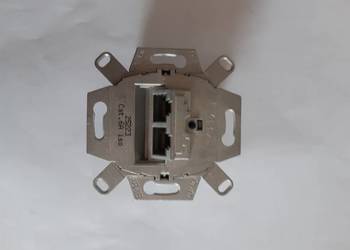 Busch-Jaeger Wkladka gniazda kat. 6, 2-krotna + zaślepka