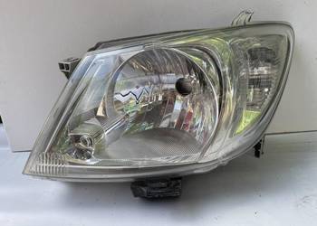 TOYOTA HILUX LEWA LAMPA PRZÓD