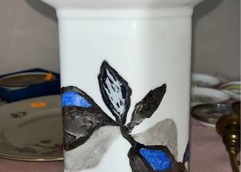 Wazon Kaiser. Germany. Ręcznie malowany.  Biała porcelana Wazon Kaiser. Germany. Ręcznie malowany.  Biała porcelana