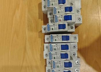 Bezpieczniki do rozdzielki