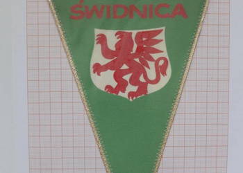 Proporczyk z epoki PRL Świdnica.