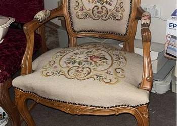 Fotel Ludwik, z podłokietnikami. Haft, w idealnym stanie.   Cena 650 zł. Z