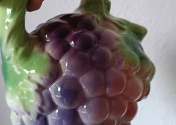 Dzbanek z uchem z kiścmi winogron