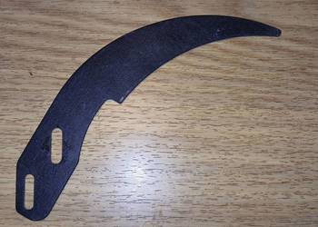 Klin rozdzielczy do małej piły tarczowej. Grubość klina - 2 mm.