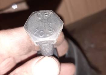 Śruba czarna 10,9 drobny gwint