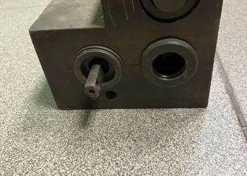 rozdzielacz kompletny  C-385 88412110 89413090