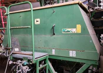 Siewnik do siewu bezpośredniego John Deere 740A 9 metrów