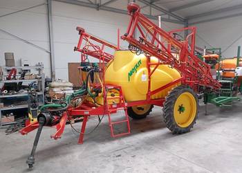 Opryskiwacz ciągany Moskit 1600l/15m hydraulika komputer bravo 180 nie pilm