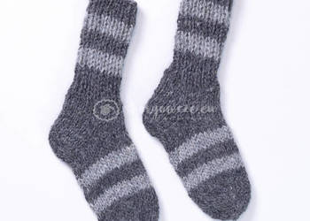 Wełniane ciepłe skarpetki ciemno szare w jaśniejsze paski, uniwersalne