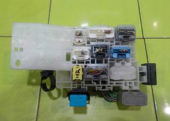 TOYOTA PRIUS III 10r 1.8 VVTI skrzynka bezpiecznikow