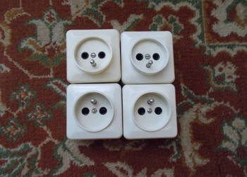 Gniazda . starego typu nadtynkowe *LOF