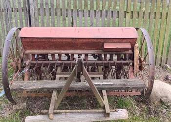 Siewnik zbożowy – sprawny, gotowy do pracy