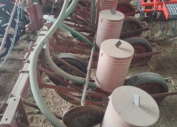 Siewnik pneumatyczny do kukurydzy buraczków