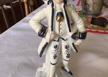 Porcelanowa figurka mężczyzny sygnatura CT