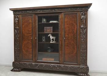 Antyczna biblioteka z lat 40-tych. Po renowacji. Antyczna biblioteka z lat 40-tych. Po renowacji.