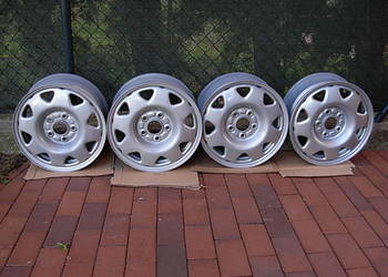 4 felgi stalowe 15 cali do Hondy CRV 1 generacji używane J 15x6 JJ