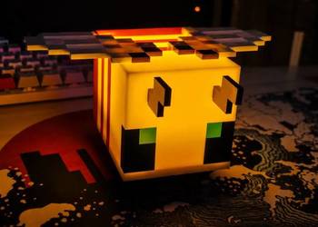 Pixelowa Lampka LED Pszczoła – Dekoracyjna Lampka dla Graczy