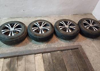 Komplet felg aluminiowych z oponami letnimi 155/80 R13.